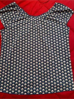 GAP Navy and Cream Geometric Scallop Short Sleeve Top women’s small satin feel